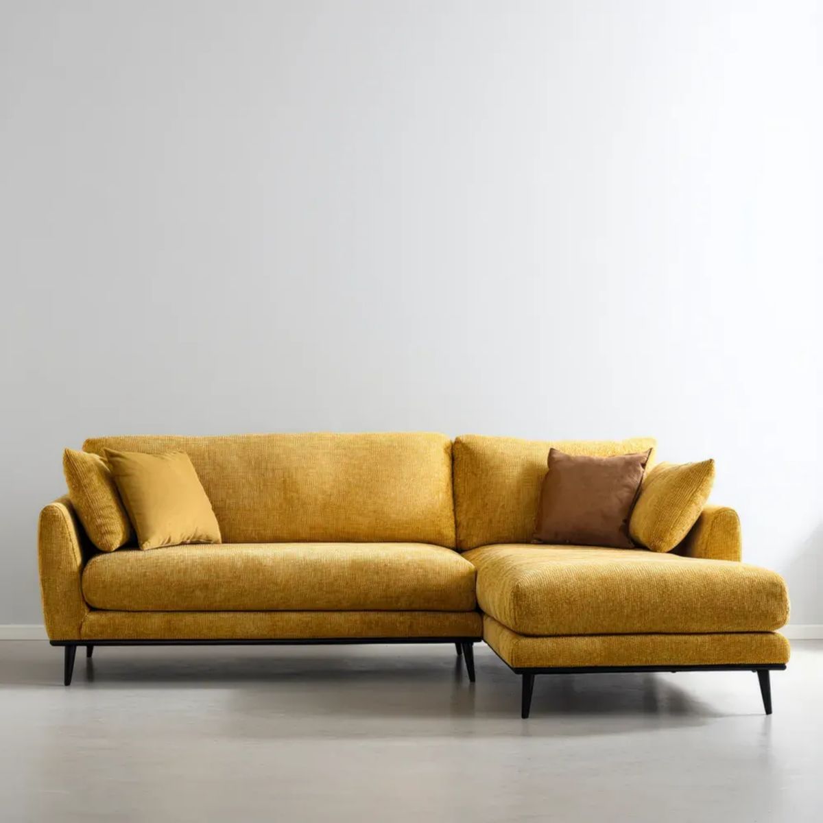 Prawostronna sofa narożna z szezlongiem, tapicerowana tkaniną poliestrową, musztardowa, 250 x 160 x 85 cm